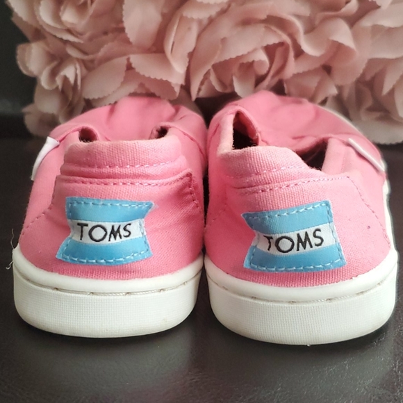 Toms - Picture 3 of 3